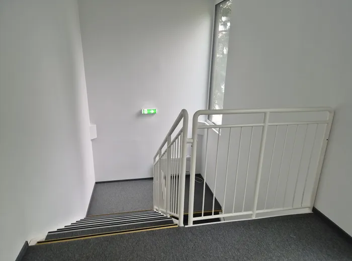 Panele ścienne STRAMA na klatce schodowej (1)